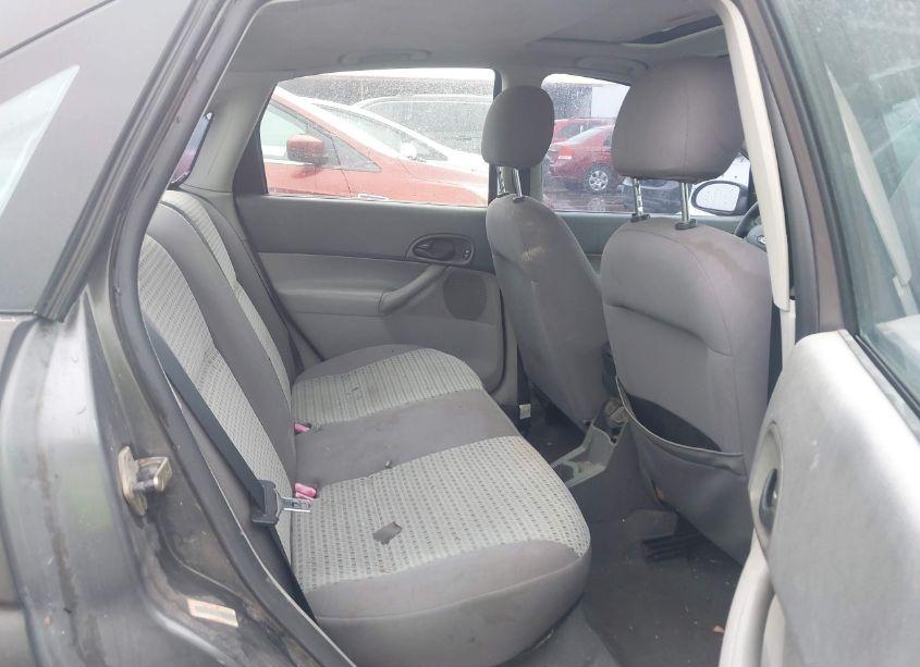 Photo 8 of 2005 Ford Focus ZX4 (VIN 1FAFP34NX5W188937)