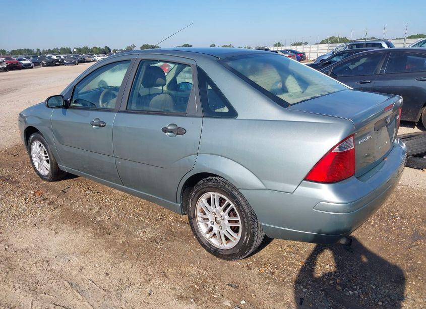 Photo 3 of 2005 Ford Focus ZX4 (VIN 1FAFP34NX5W189439)