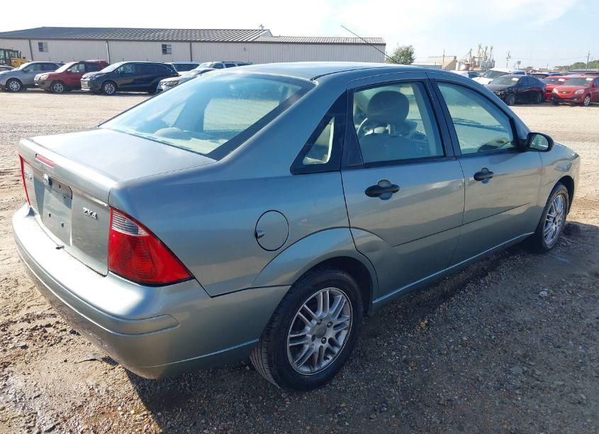 Photo 4 of 2005 Ford Focus ZX4 (VIN 1FAFP34NX5W189439)