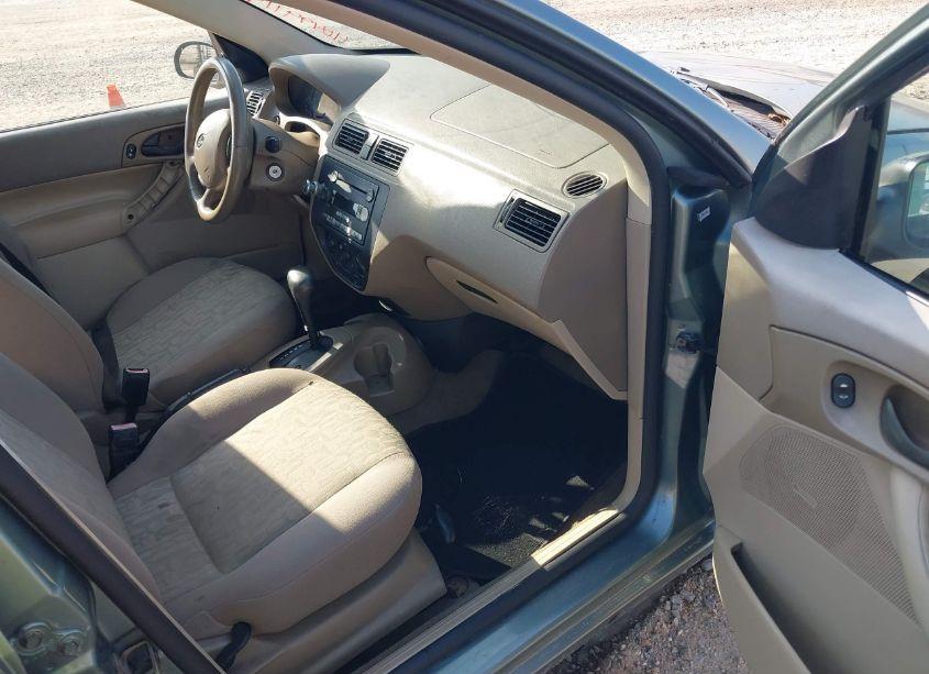 Photo 5 of 2005 Ford Focus ZX4 (VIN 1FAFP34NX5W189439)