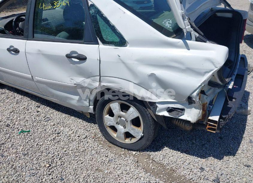 Photo 14 of 2005 Ford Focus ZX4 (VIN 1FAFP34NX5W269260)