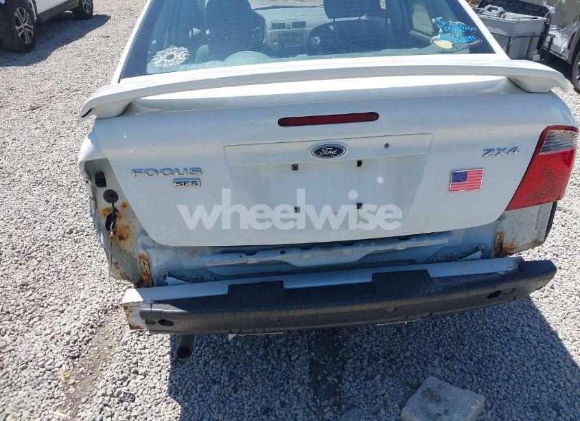 Photo 15 of 2005 Ford Focus ZX4 (VIN 1FAFP34NX5W269260)