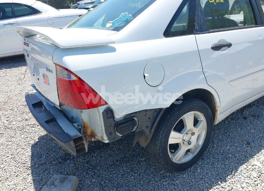 Photo 16 of 2005 Ford Focus ZX4 (VIN 1FAFP34NX5W269260)