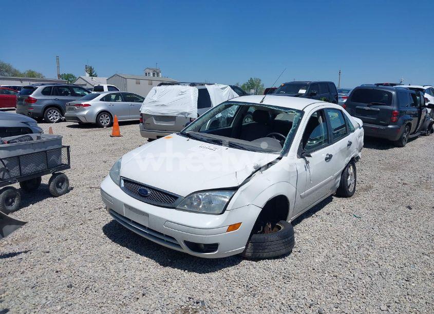 Photo 2 of 2005 Ford Focus ZX4 (VIN 1FAFP34NX5W269260)