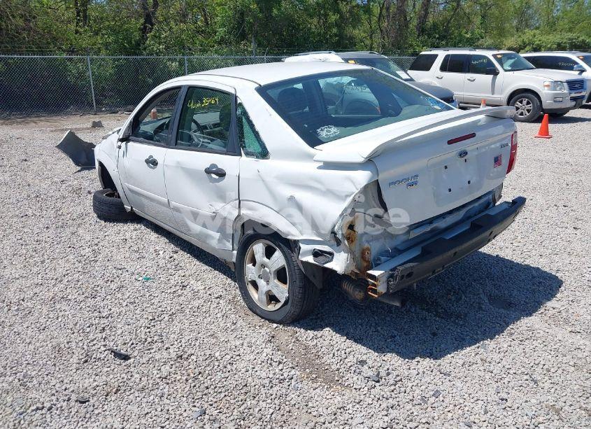 Photo 3 of 2005 Ford Focus ZX4 (VIN 1FAFP34NX5W269260)