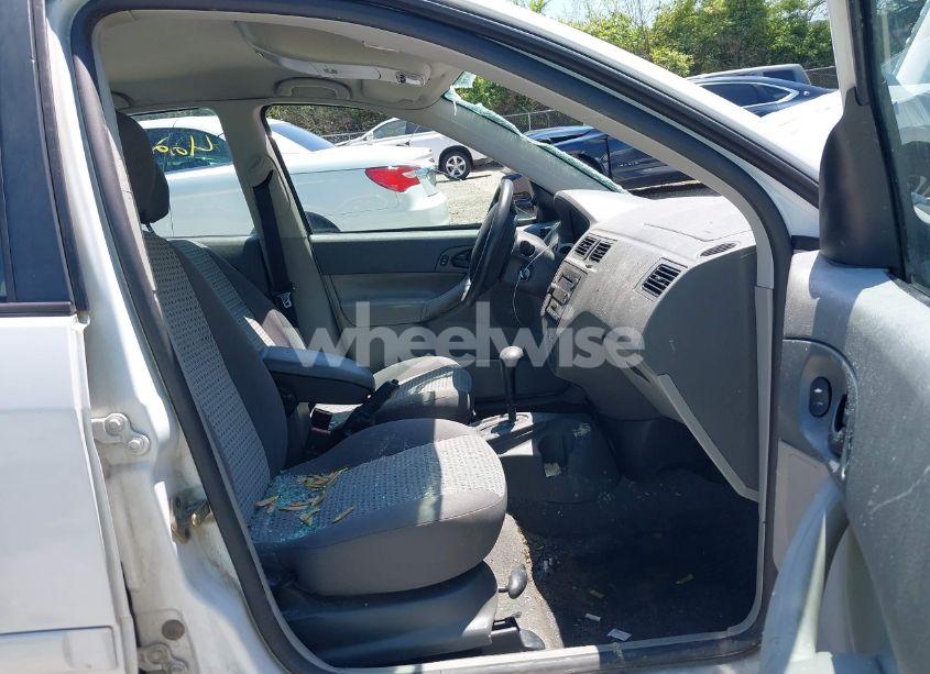 Photo 5 of 2005 Ford Focus ZX4 (VIN 1FAFP34NX5W269260)