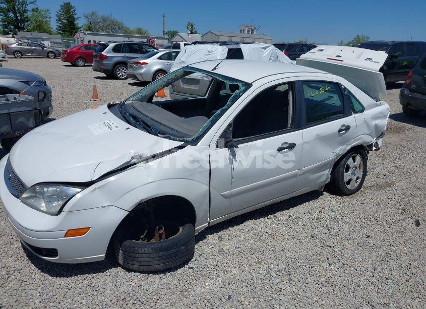 Photo 6 of 2005 Ford Focus ZX4 (VIN 1FAFP34NX5W269260)