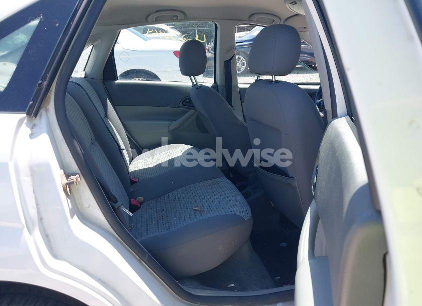 Photo 8 of 2005 Ford Focus ZX4 (VIN 1FAFP34NX5W269260)