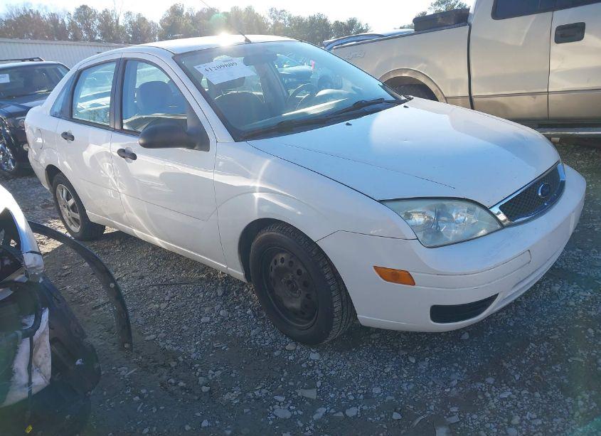 2005 Ford Focus ZX4 (VIN 1FAFP34NX5W318599) main photo