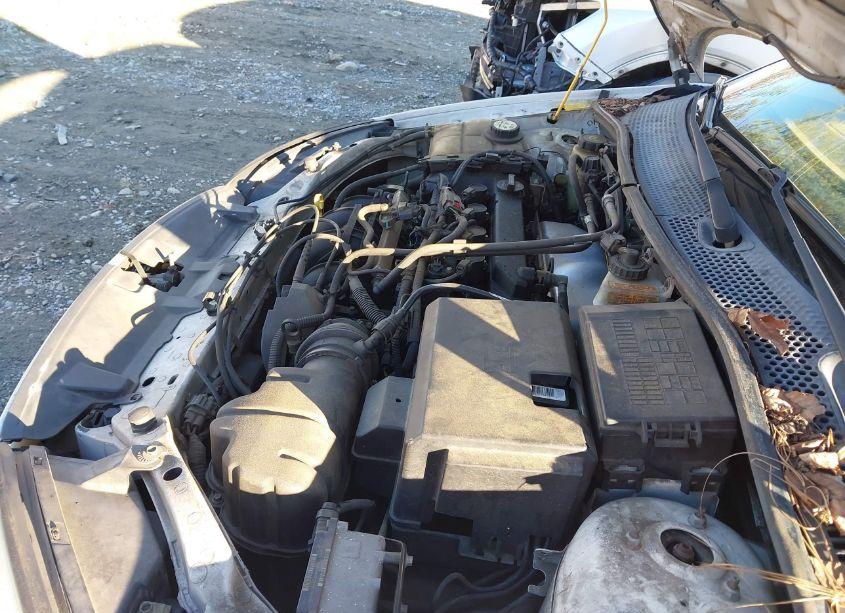 Photo 10 of 2005 Ford Focus ZX4 (VIN 1FAFP34NX5W318599)