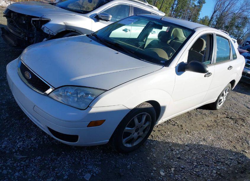 Photo 2 of 2005 Ford Focus ZX4 (VIN 1FAFP34NX5W318599)