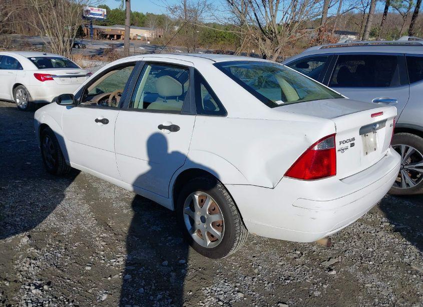 Photo 3 of 2005 Ford Focus ZX4 (VIN 1FAFP34NX5W318599)