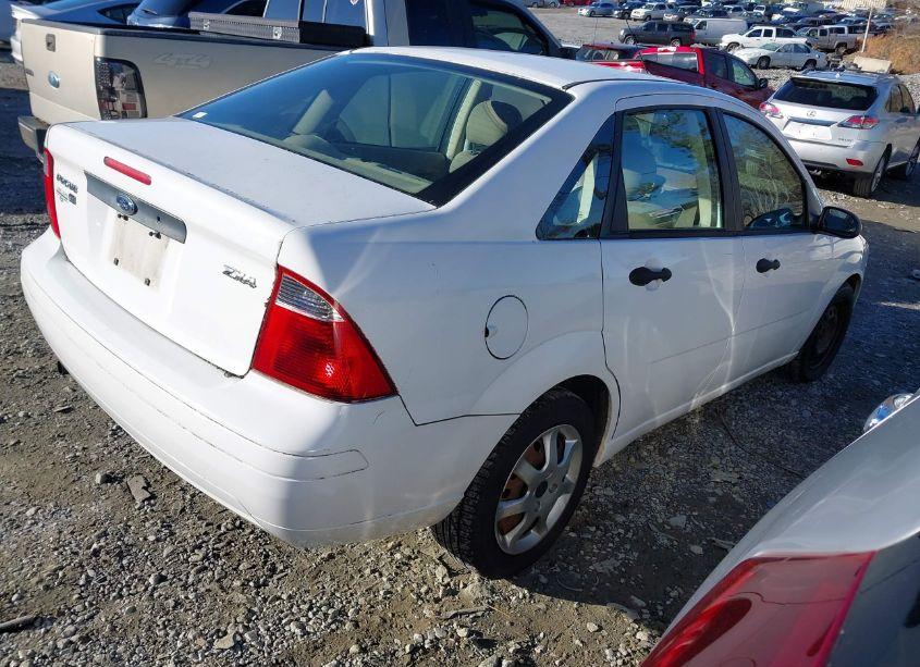 Photo 4 of 2005 Ford Focus ZX4 (VIN 1FAFP34NX5W318599)