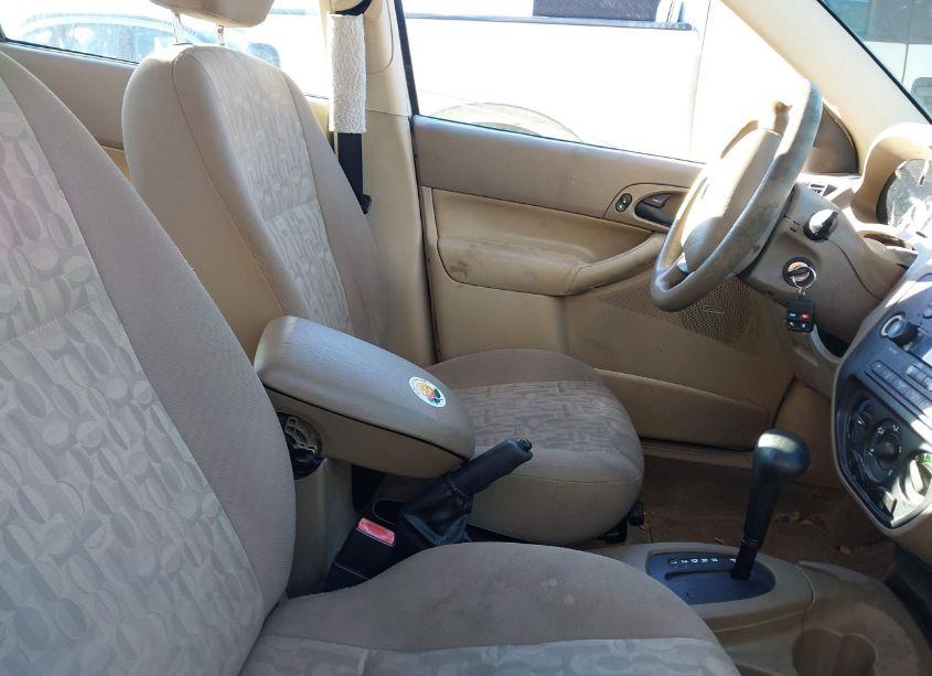 Photo 5 of 2005 Ford Focus ZX4 (VIN 1FAFP34NX5W318599)