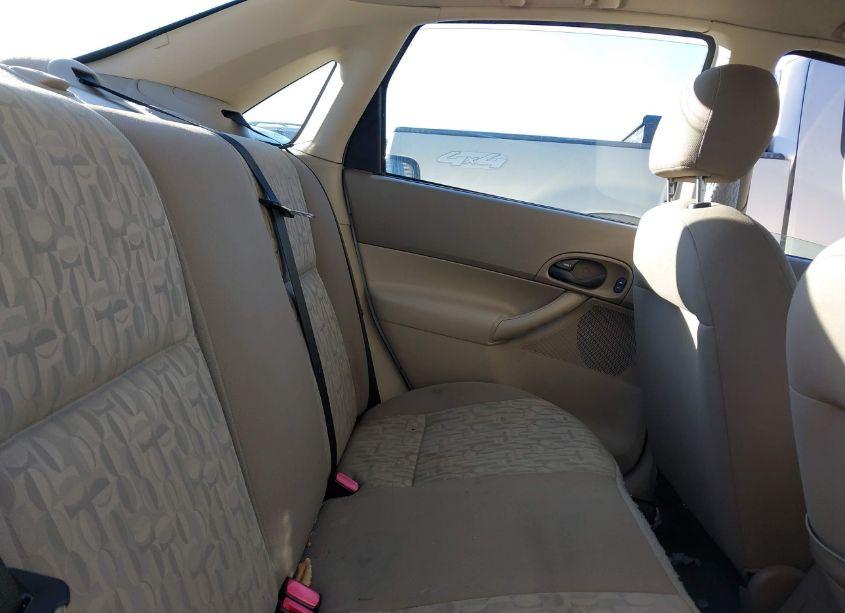 Photo 8 of 2005 Ford Focus ZX4 (VIN 1FAFP34NX5W318599)