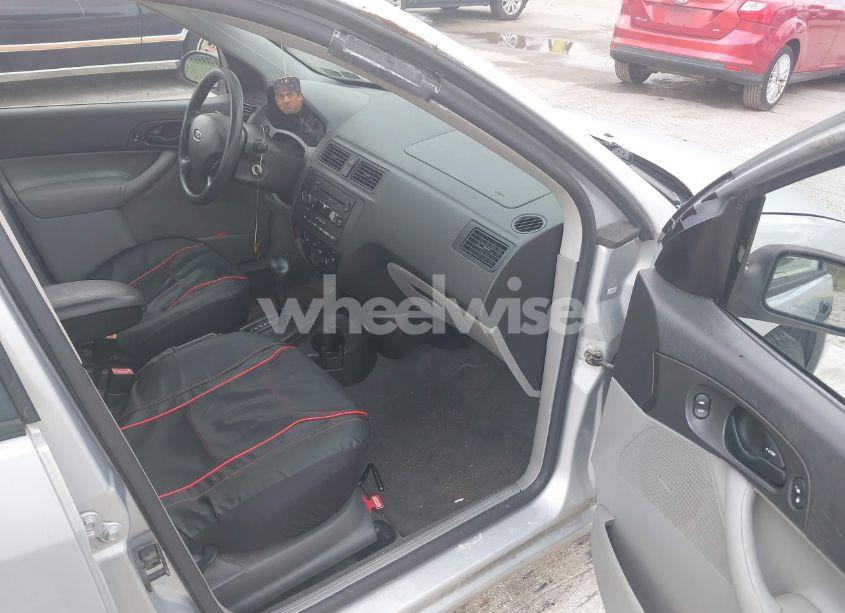 Photo 5 of 2006 Ford Focus ZX4 (VIN 1FAFP34NX6W131980)