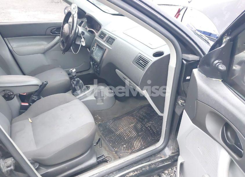 Photo 5 of 2006 Ford Focus ZX4 (VIN 1FAFP34NX6W136385)