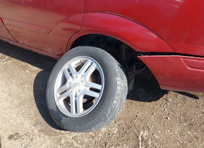 Photo 12 of 2003 Ford Focus SE (VIN 1FAFP34P13W196097)