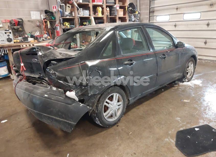 Photo 4 of 2002 Ford Focus SE (VIN 1FAFP34P22W113128)