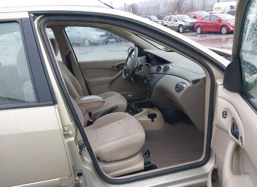 Photo 5 of 2001 Ford Focus SE (VIN 1FAFP34P51W345821)