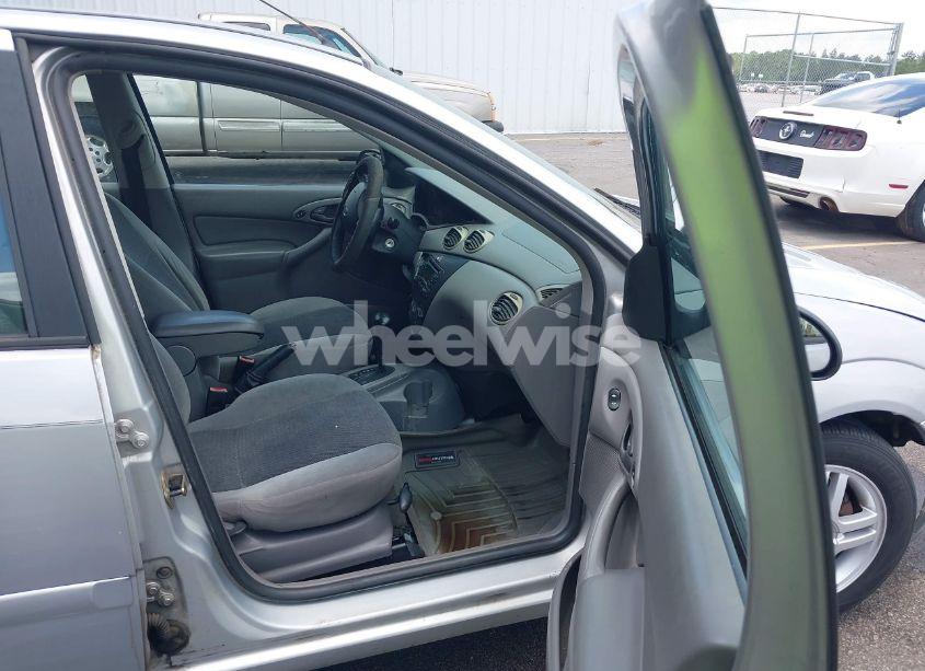 Photo 5 of 2003 Ford Focus SE (VIN 1FAFP34P63W172832)