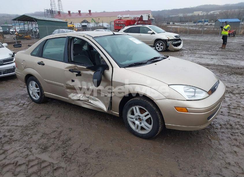 2002 Ford Focus SE (VIN 1FAFP34P82W147641) main photo