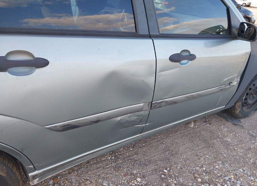 Photo 6 of 2003 Ford Focus SE (VIN 1FAFP34P83W311990)