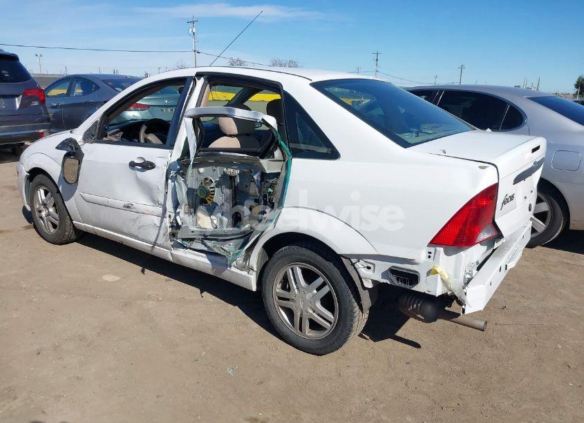 Photo 3 of 2003 Ford Focus SE (VIN 1FAFP34Z43W273837)