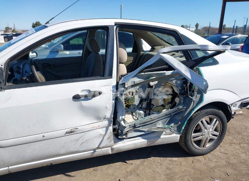 Photo 6 of 2003 Ford Focus SE (VIN 1FAFP34Z43W273837)