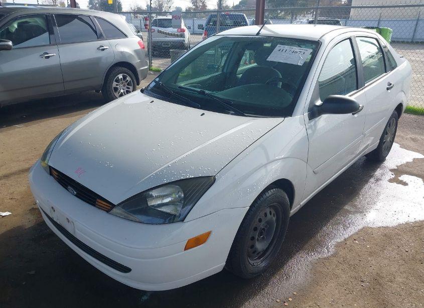 Photo 2 of 2004 Ford Focus SE (VIN 1FAFP34ZX4W129629)