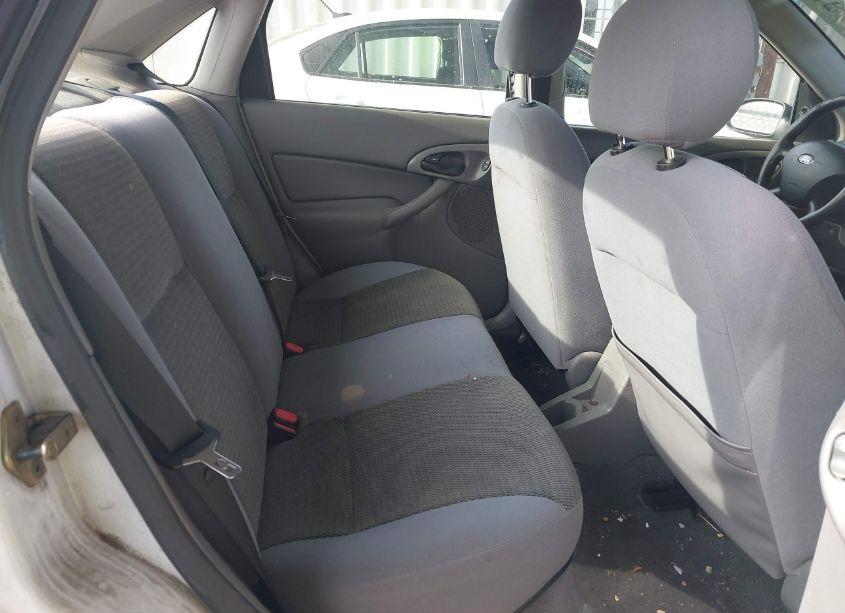 Photo 8 of 2004 Ford Focus SE (VIN 1FAFP34ZX4W129629)