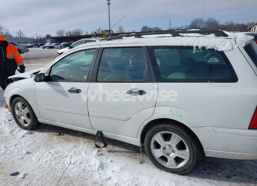 Photo 15 of 2004 Ford Focus ZTW (VIN 1FAFP35Z34W176001)