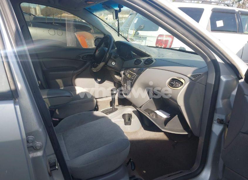 Photo 5 of 2002 Ford Focus SE/ZTW (VIN 1FAFP36312W176375)