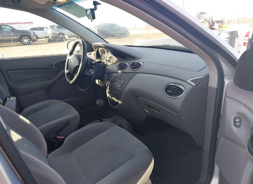 Photo 5 of 2002 Ford Focus SE/ZTW (VIN 1FAFP36312W282745)