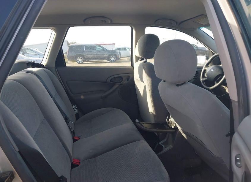 Photo 8 of 2002 Ford Focus SE/ZTW (VIN 1FAFP36312W282745)