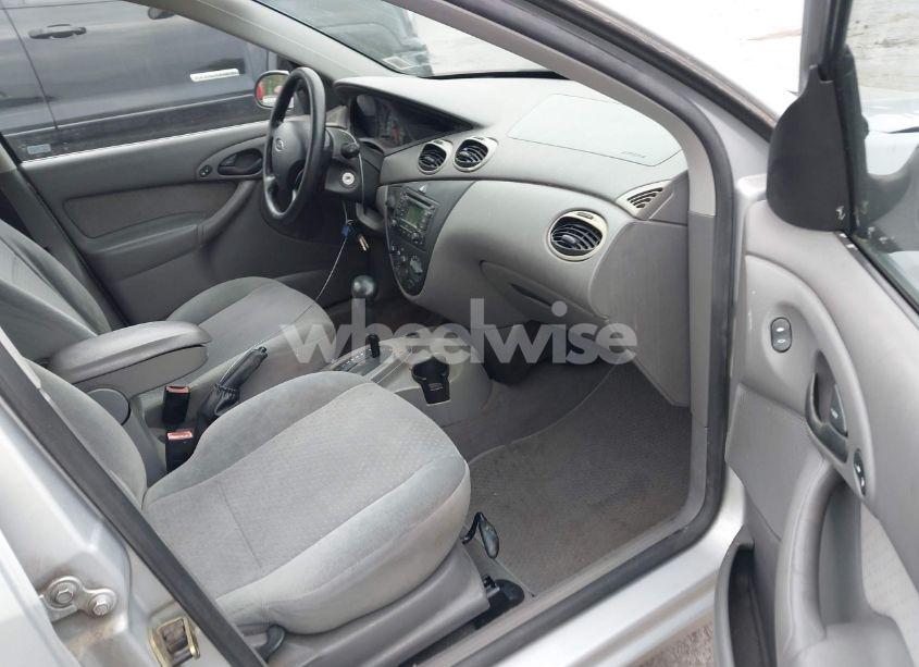 Photo 5 of 2003 Ford Focus SE/ZTW (VIN 1FAFP36323W191551)