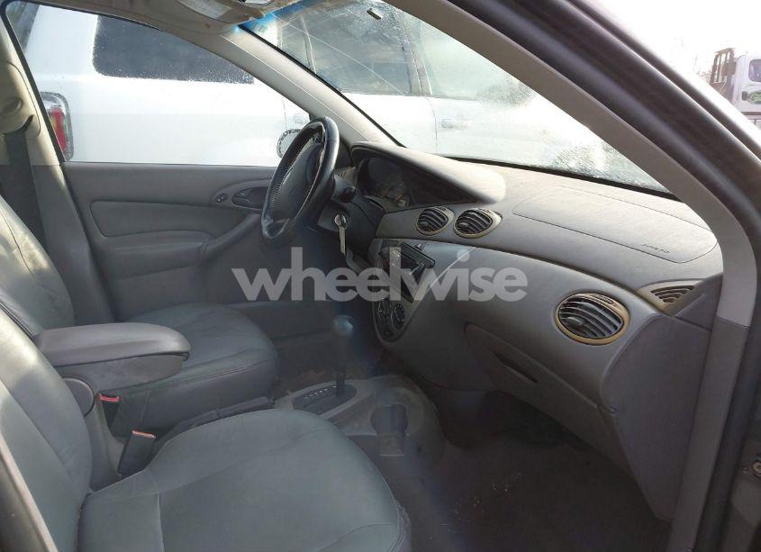 Photo 5 of 2002 Ford Focus SE/ZTW (VIN 1FAFP36352W358032)