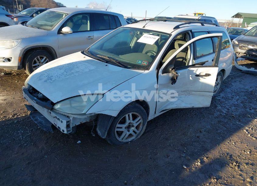 Photo 2 of 2000 Ford Focus SE (VIN 1FAFP3635YW275810)