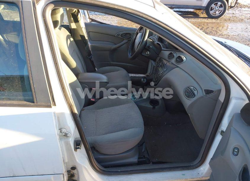 Photo 5 of 2000 Ford Focus SE (VIN 1FAFP3635YW275810)