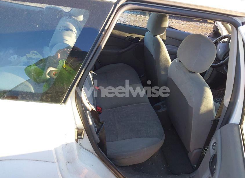 Photo 8 of 2000 Ford Focus SE (VIN 1FAFP3635YW275810)