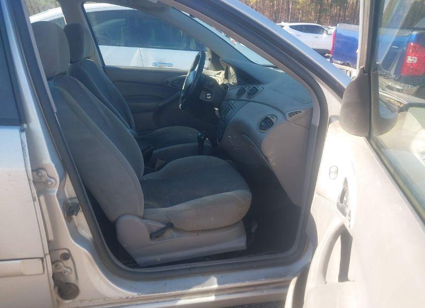 Photo 5 of 2003 Ford Focus SE/ZTW (VIN 1FAFP363X3W344340)