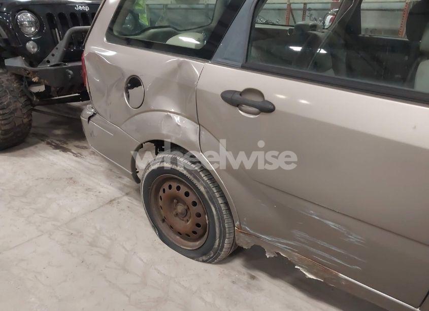 Photo 12 of 2005 Ford Focus ZXW (VIN 1FAFP36N15W241618)