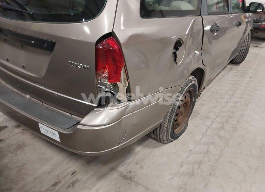 Photo 13 of 2005 Ford Focus ZXW (VIN 1FAFP36N15W241618)