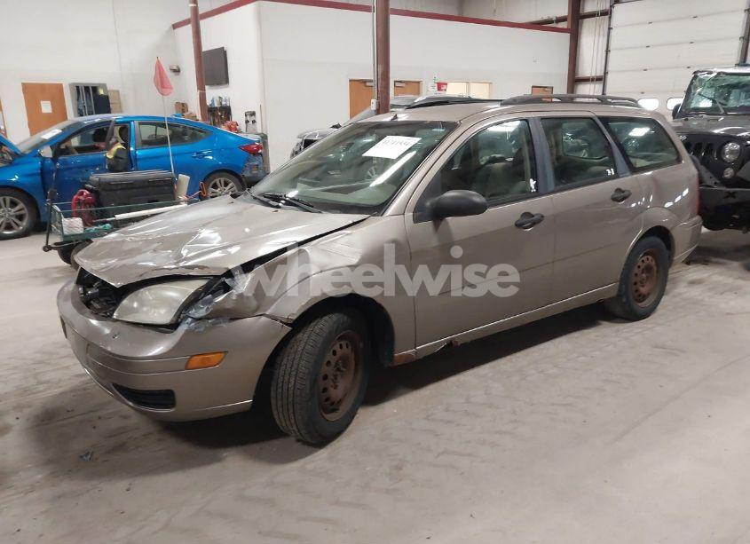 Photo 2 of 2005 Ford Focus ZXW (VIN 1FAFP36N15W241618)