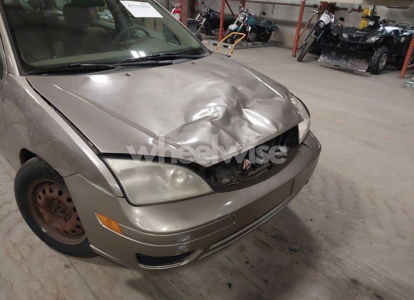 Photo 6 of 2005 Ford Focus ZXW (VIN 1FAFP36N15W241618)