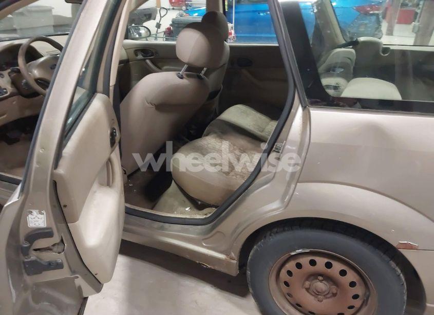 Photo 8 of 2005 Ford Focus ZXW (VIN 1FAFP36N15W241618)