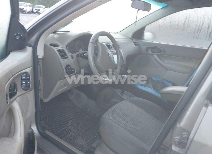 Photo 5 of 2005 Ford Focus ZXW (VIN 1FAFP36N15W304216)