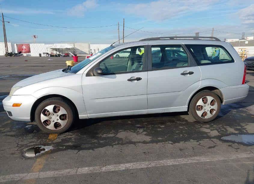 Photo 6 of 2005 Ford Focus ZXW (VIN 1FAFP36N15W313112)