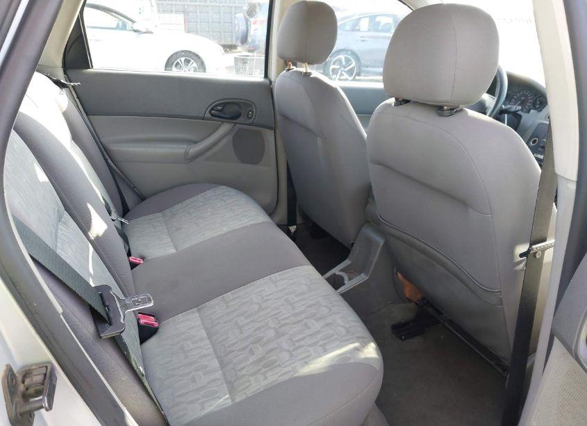 Photo 8 of 2005 Ford Focus ZXW (VIN 1FAFP36N15W313112)