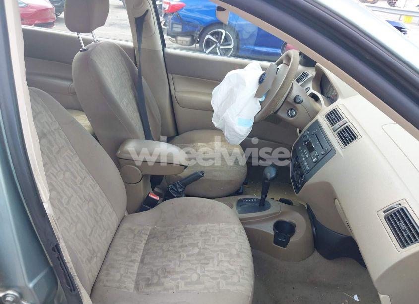 Photo 5 of 2005 Ford Focus ZXW (VIN 1FAFP36N25W132570)